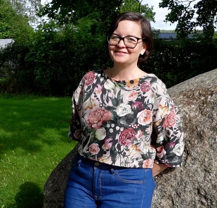 Charlotta Palander kertoo Suomen Yrittäjäopiston Mittatilausompelija-koulutuksesta.