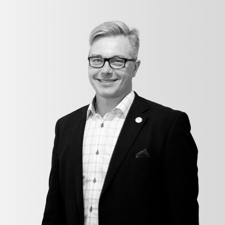 Jorma Kukkeenmäki, rehtori, toimitusjohtaja