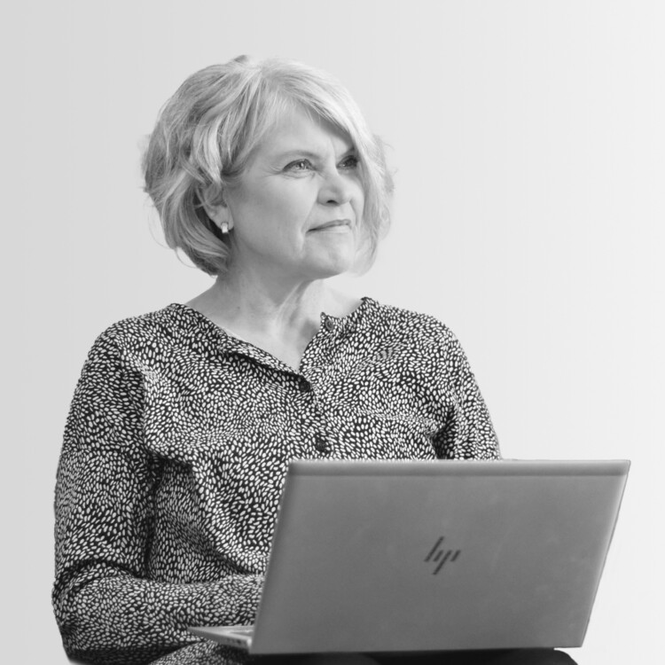 Sinikka Jokela, yritystoiminnan kouluttaja