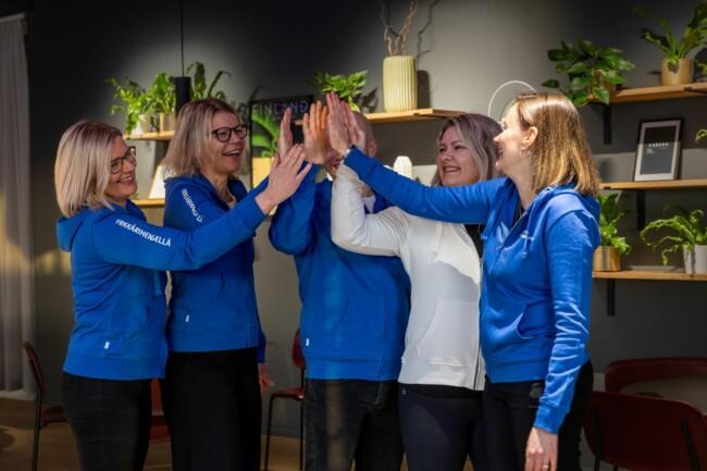 Työhyvinvointikortti-koulutus innostaa ja ohjaa johtoa sekä henkilöstöä kehittämään työpaikkaansa yhteisvoimin.