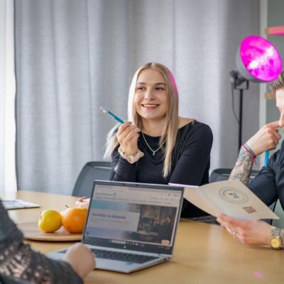 Yrittäjyyskoulutus verkossa sopii sekä aloittavalle että toimivalle yrittäjälle.