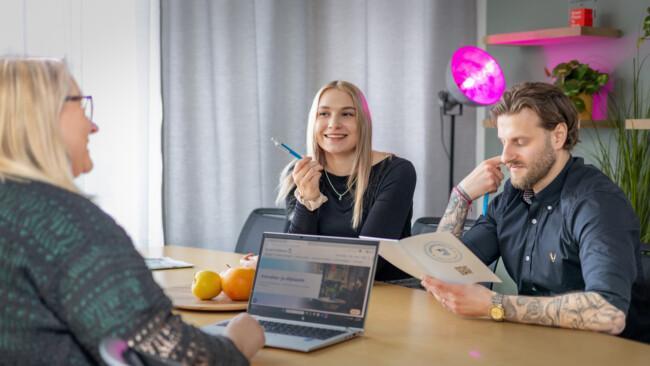 Yrittäjyyskoulutus verkossa sopii sekä aloittavalle että toimivalle yrittäjälle.
