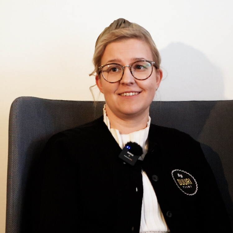 Ella Alhainen, HR-asiantuntijan koulutuksen käynyt, kertoo oman opiskelijatarinansa koulutuksesta.