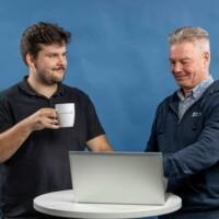 Maatilan metsäomaisuus tuottamaan hankkeen kouluttajat webinaarin äärellä.