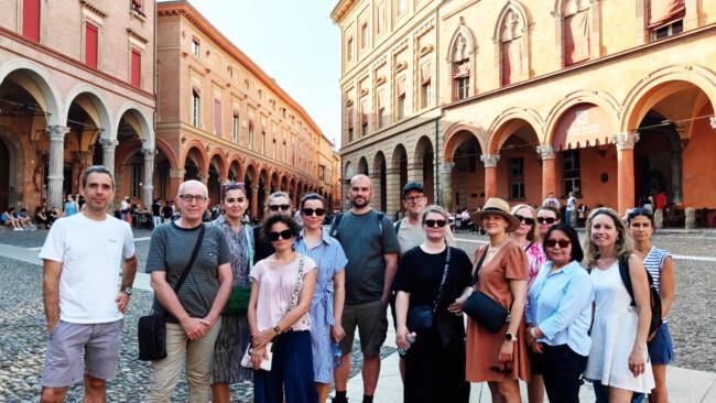 Erasmus+ ryhmäläisiä Bolognan Piazza Santo Stefanolla