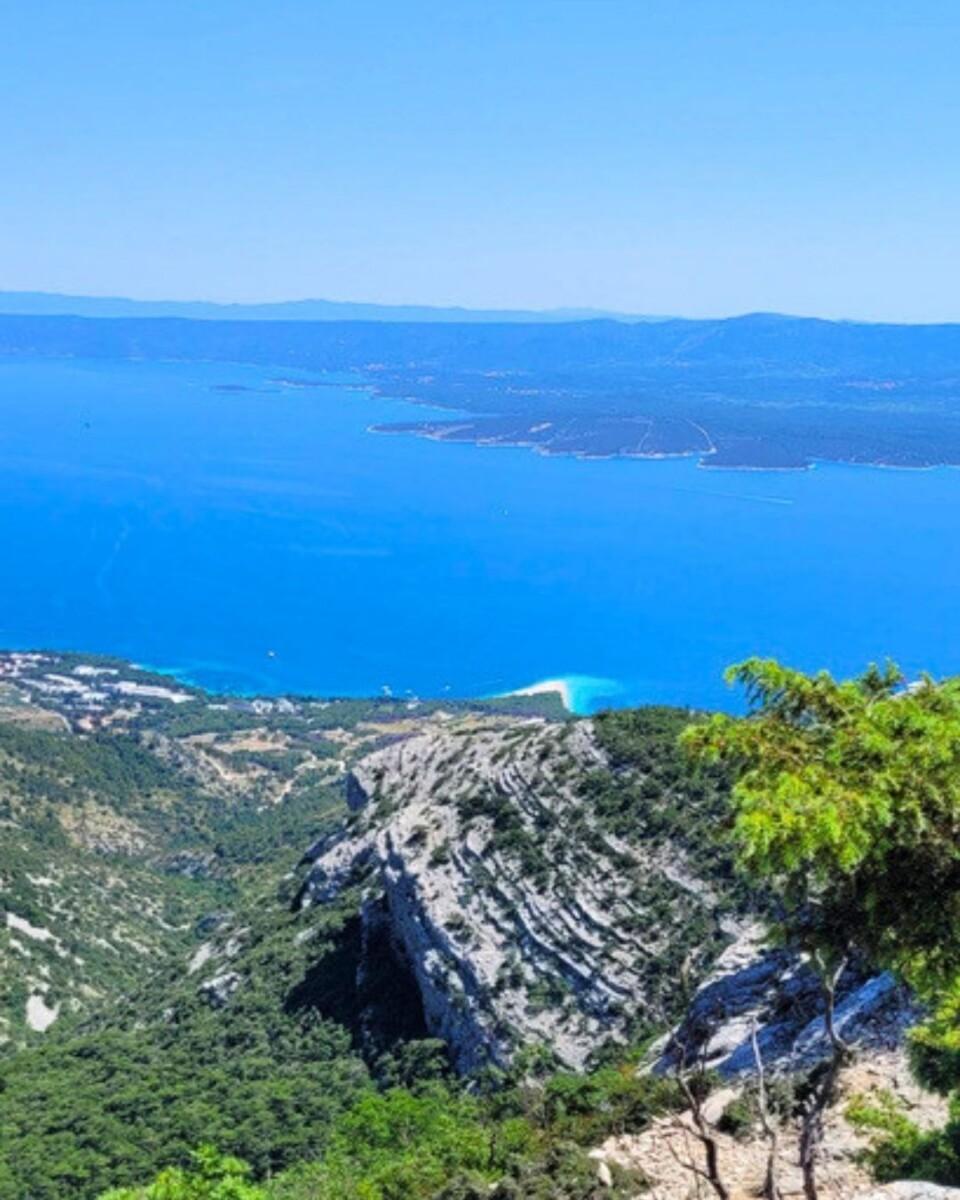 Kuva on otettu Vidova Goralta, Bračin saaren korkeimmalta huipulta.