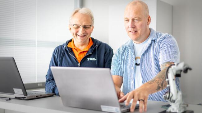 Verkkolivessä digitaitoja oppimassa.